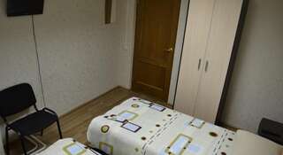 Гостиница Гайва Пермь Двухместный номер эконом-класса с 2 отдельными кроватями и общей ванной комнатой-2